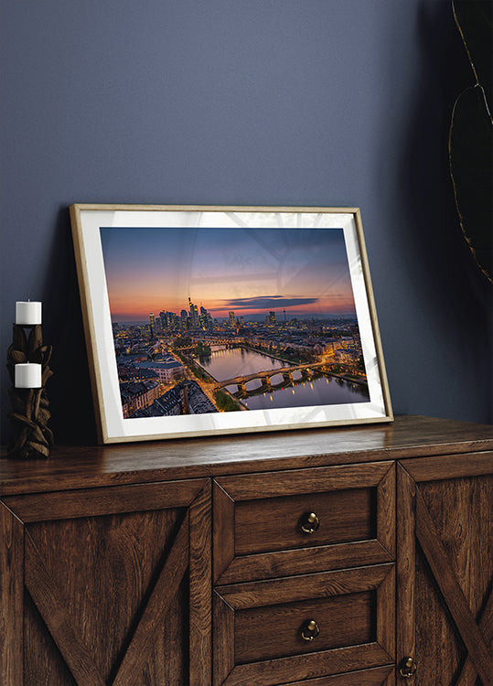 Frankfurtin siluetti auringonlaskun aikaan