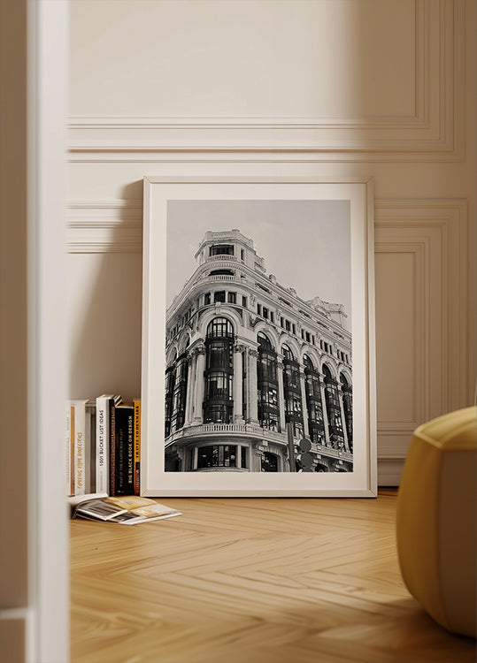 Gran Vía Madrid -arkkitehtuuri mustavalkoinen juliste