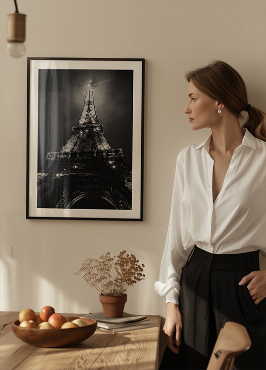 Eiffel-torni Pariisin yön mustavalkoinen juliste