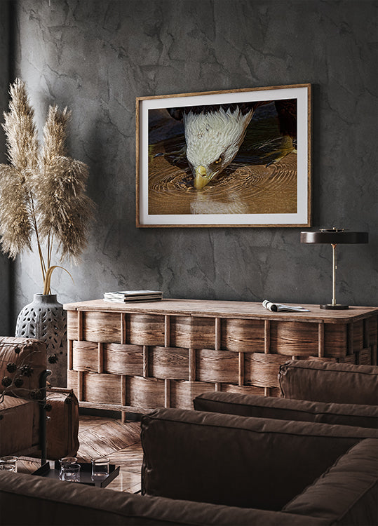 Viileä juoma kuuman päivän julisteessa