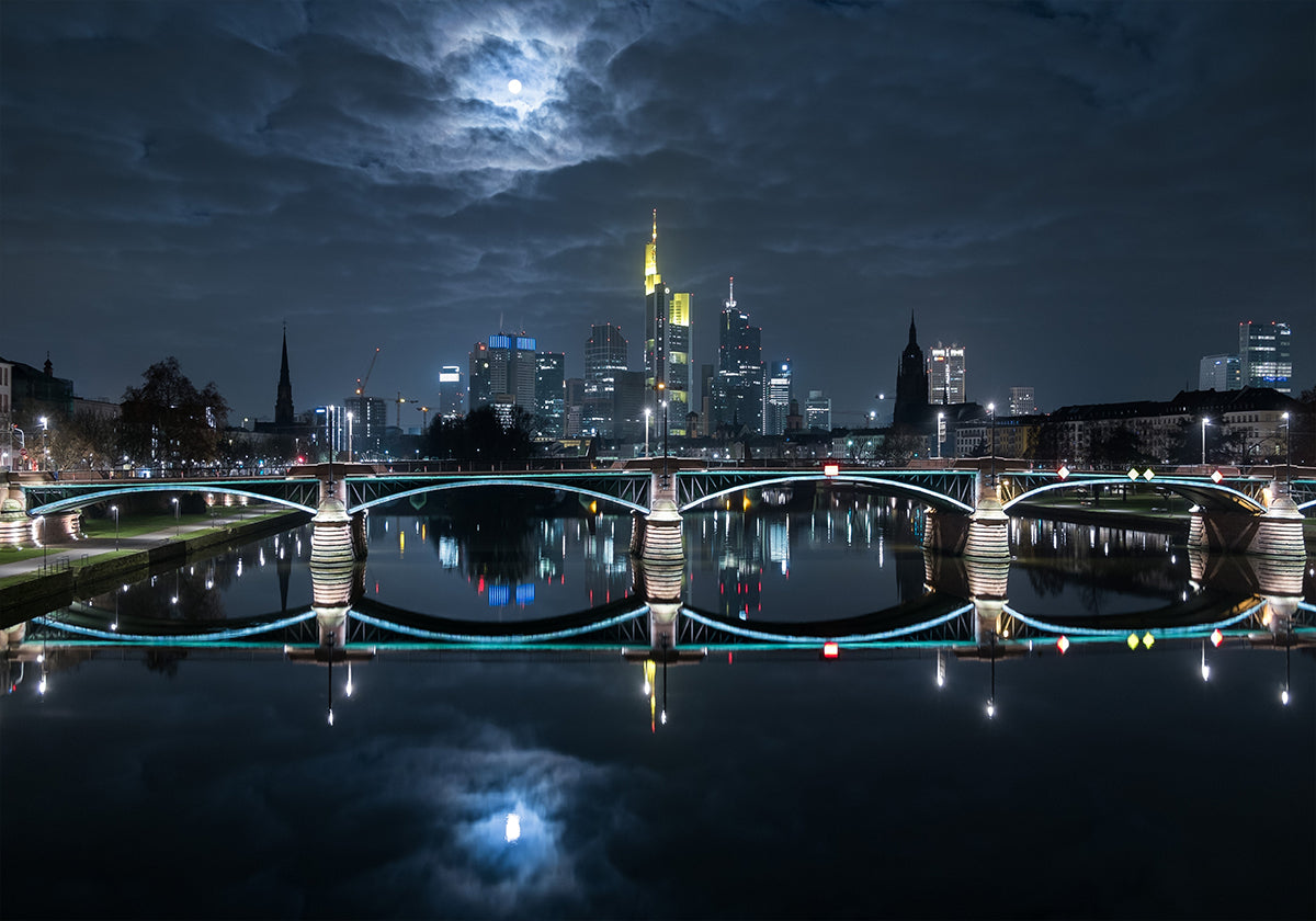 Frankfurt täysikuussa