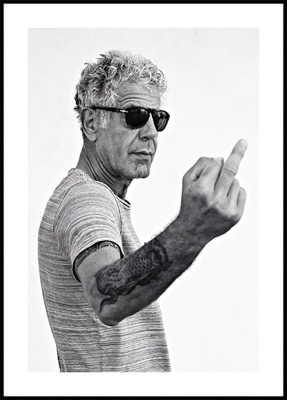 Anthony Bourdain keskisormen juliste