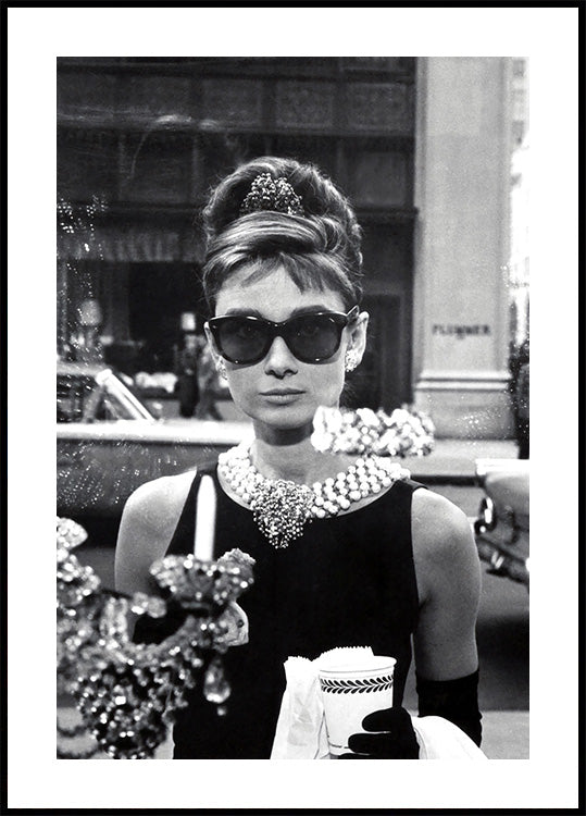 Audrey Hepburn Aamiainen Tiffany's Posterissa 