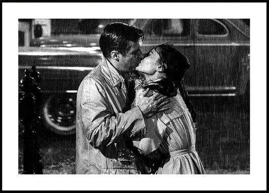 Audrey Hepburn &amp; George Peppard - Aamiainen Tiffany's Posterissa