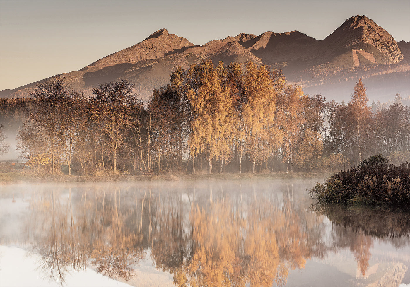 Misty Autumn Reflection -juliste