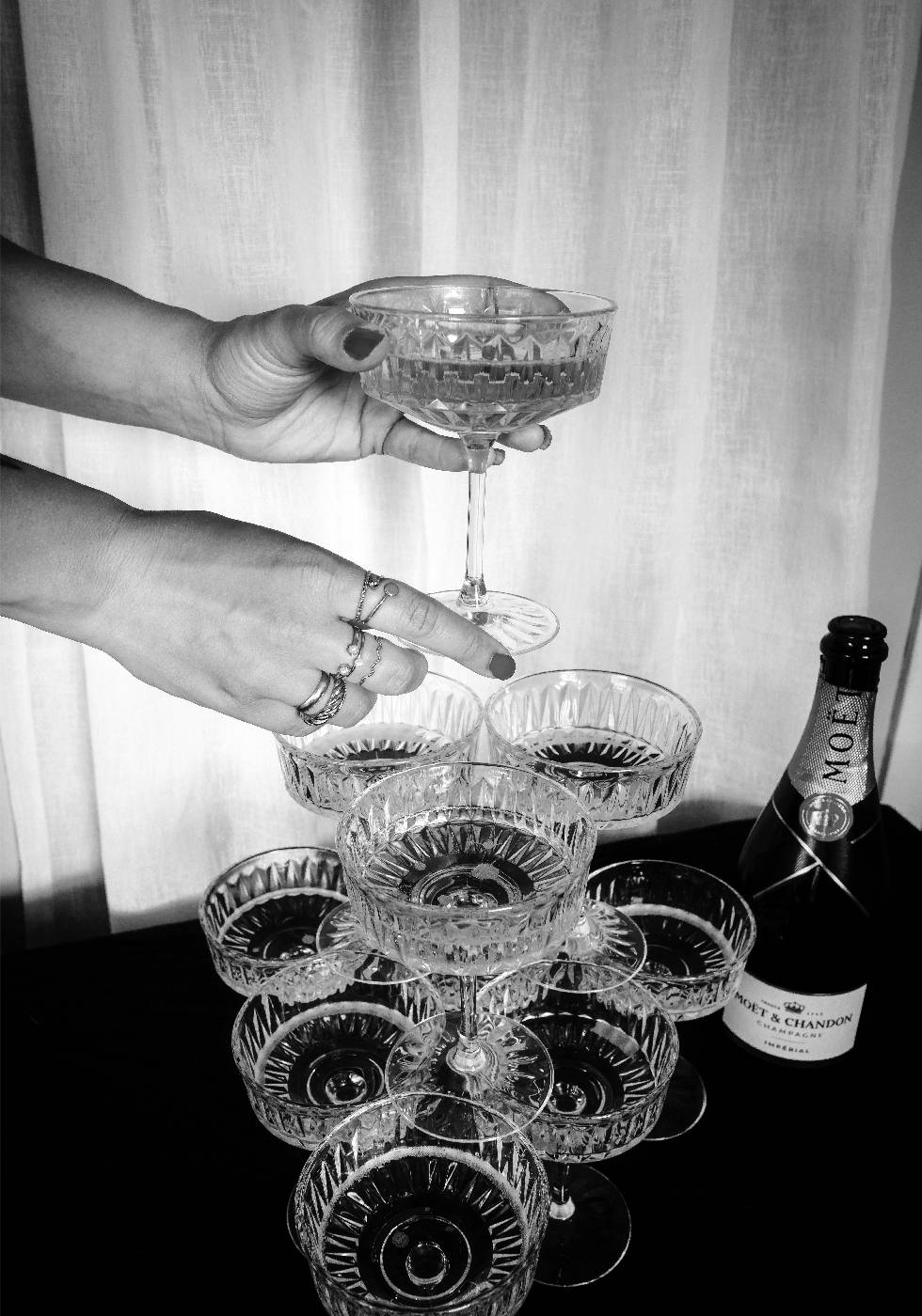 Champagne Glasses Pyramid -juliste