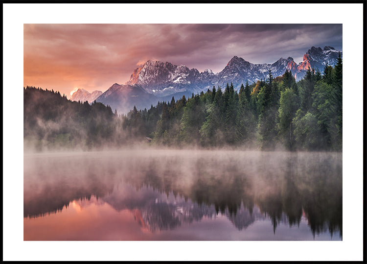 Auringonnousu järvellä