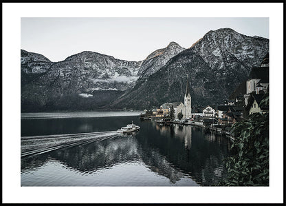 Serene Mountain Village -heijastusjuliste