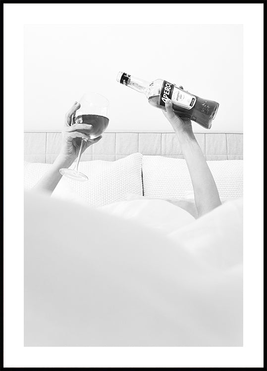 Aperol In Bed B&w -juliste