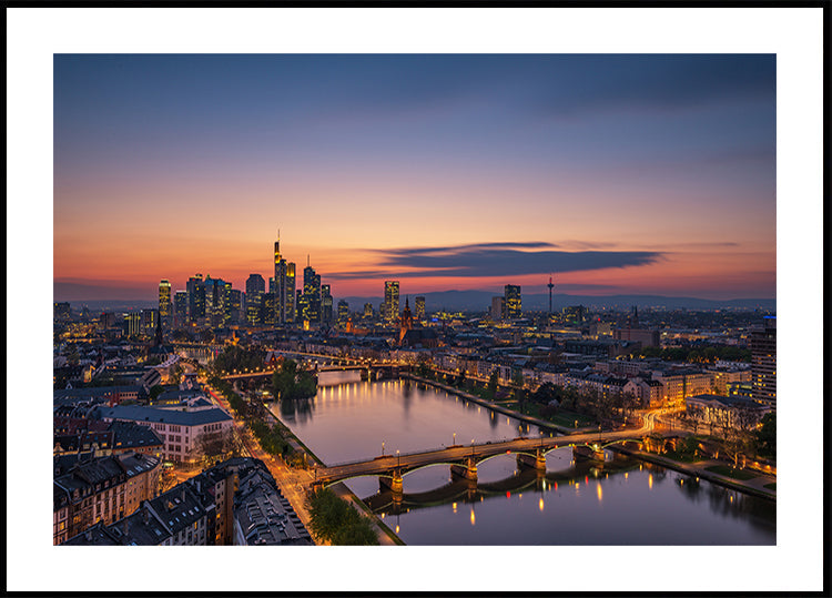 Frankfurtin siluetti auringonlaskun aikaan