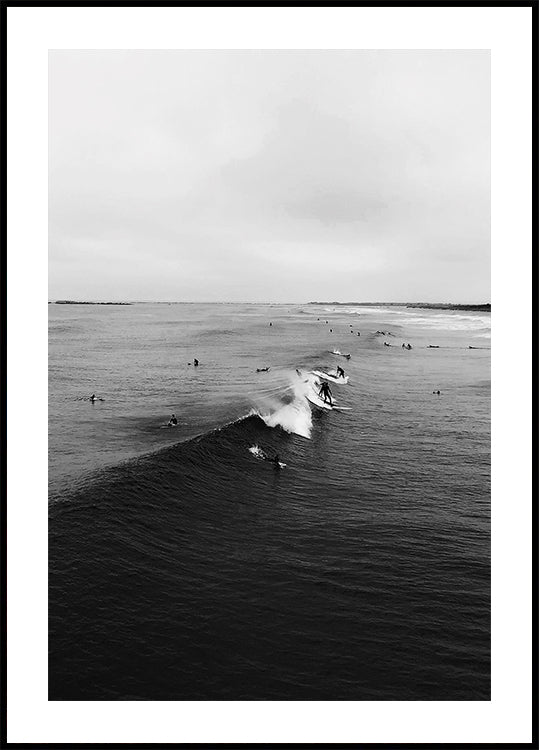 Surfers On Waves B&amp;W -juliste