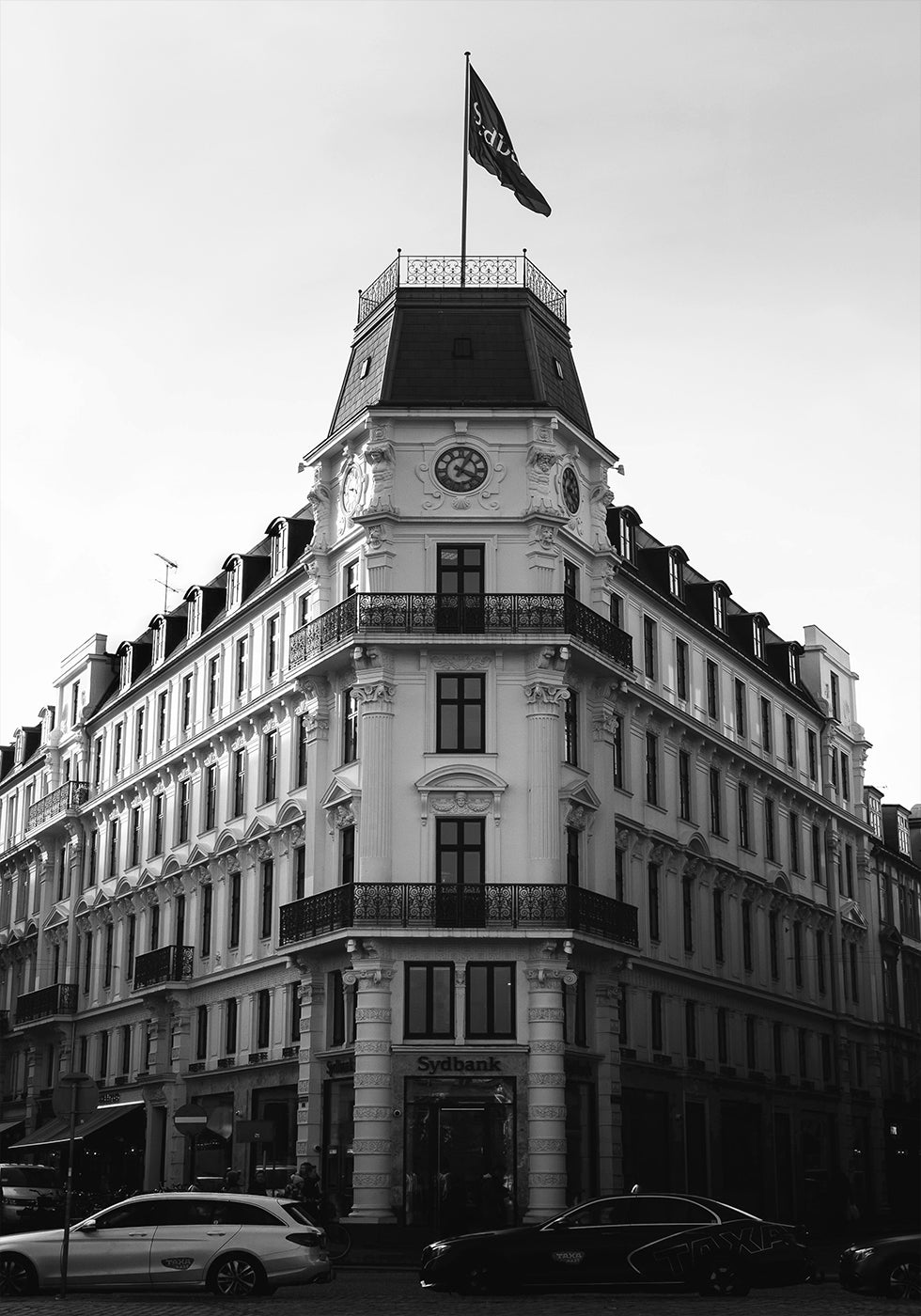 "Rauhallisen rannikkokylän näkymäjuliste"