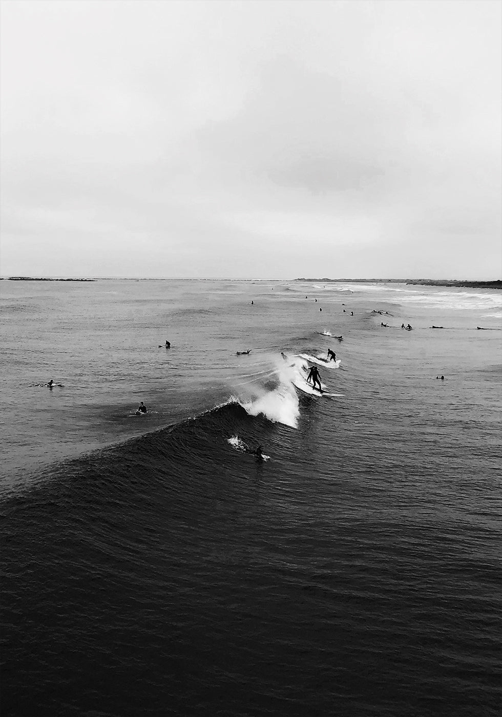 Surfers On Waves B&amp;W -juliste