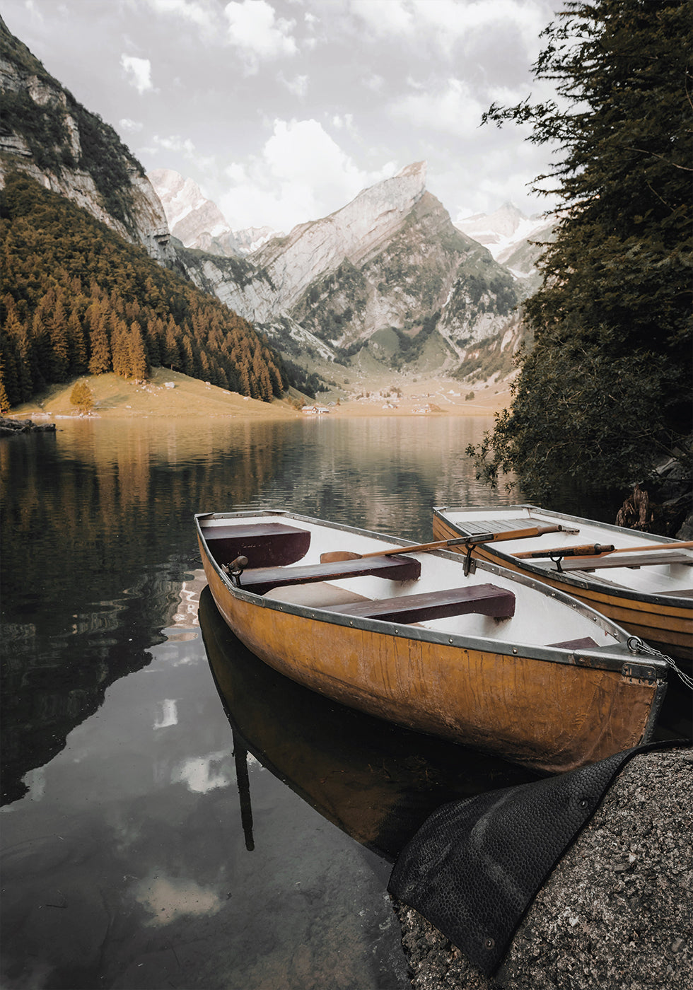 Serene Lake Reflection -juliste