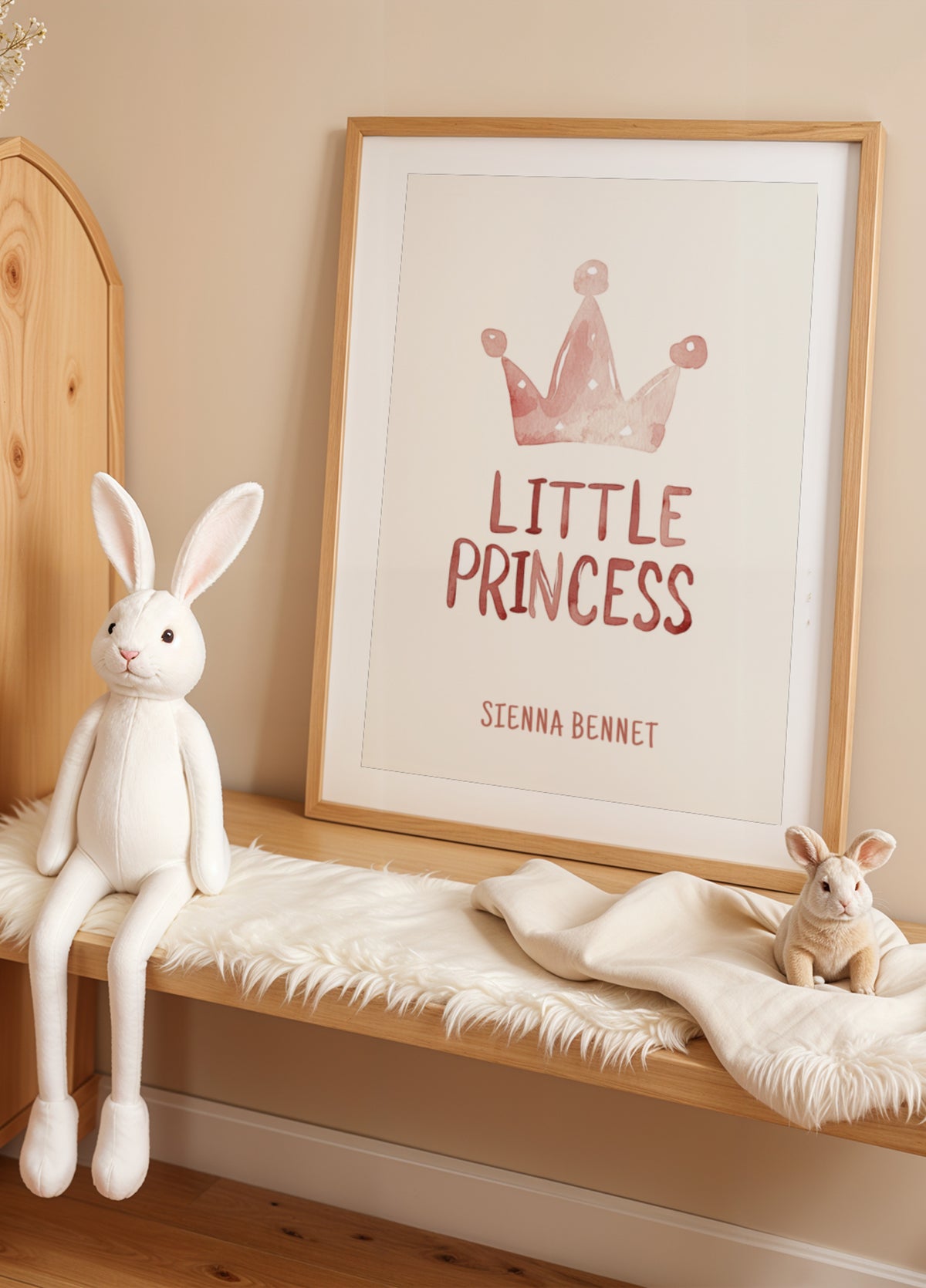 Akvarellimaalaus kruunulla pienelle prinsessalle