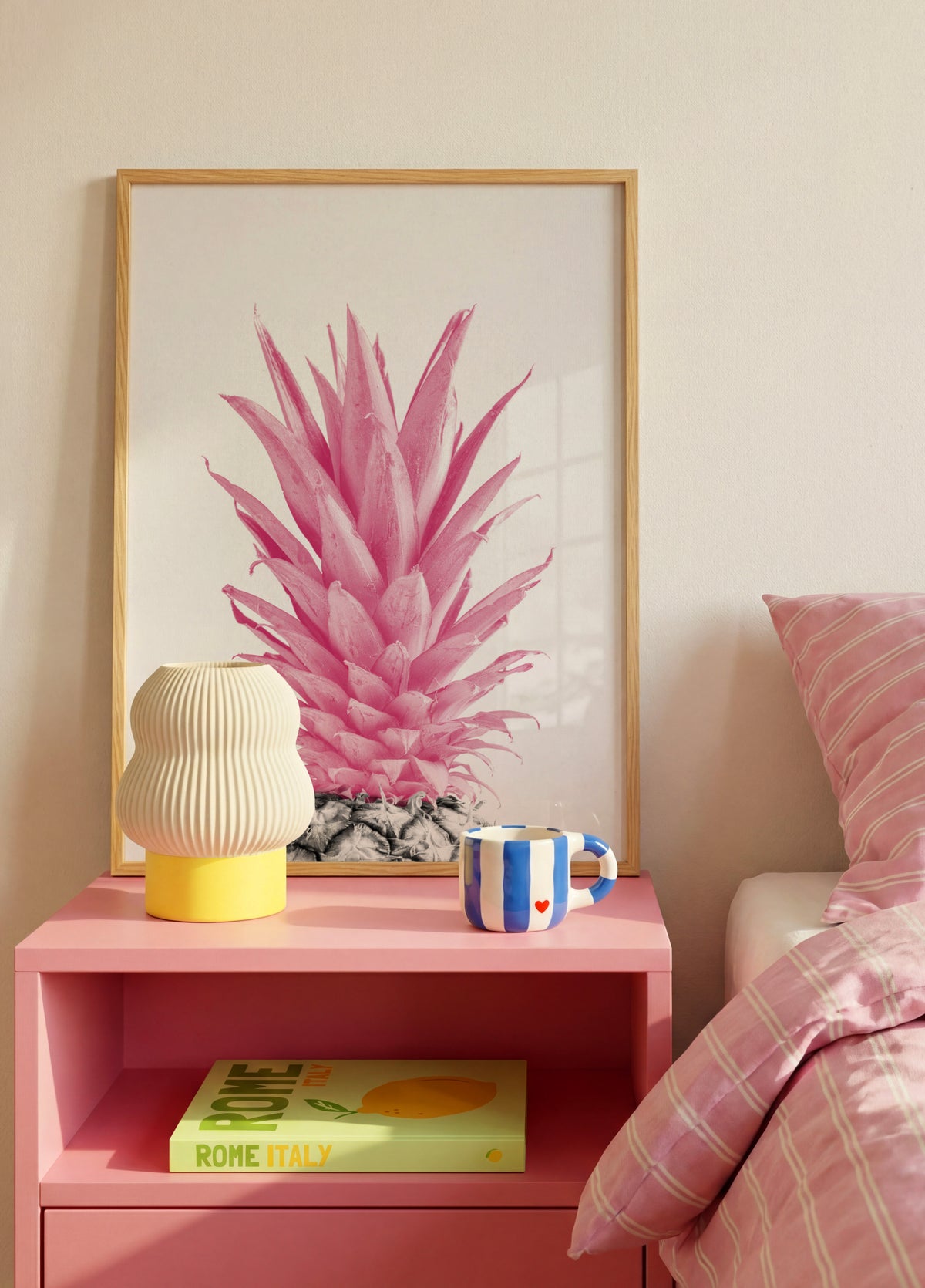 Trooppinen vaaleanpunainen ananas