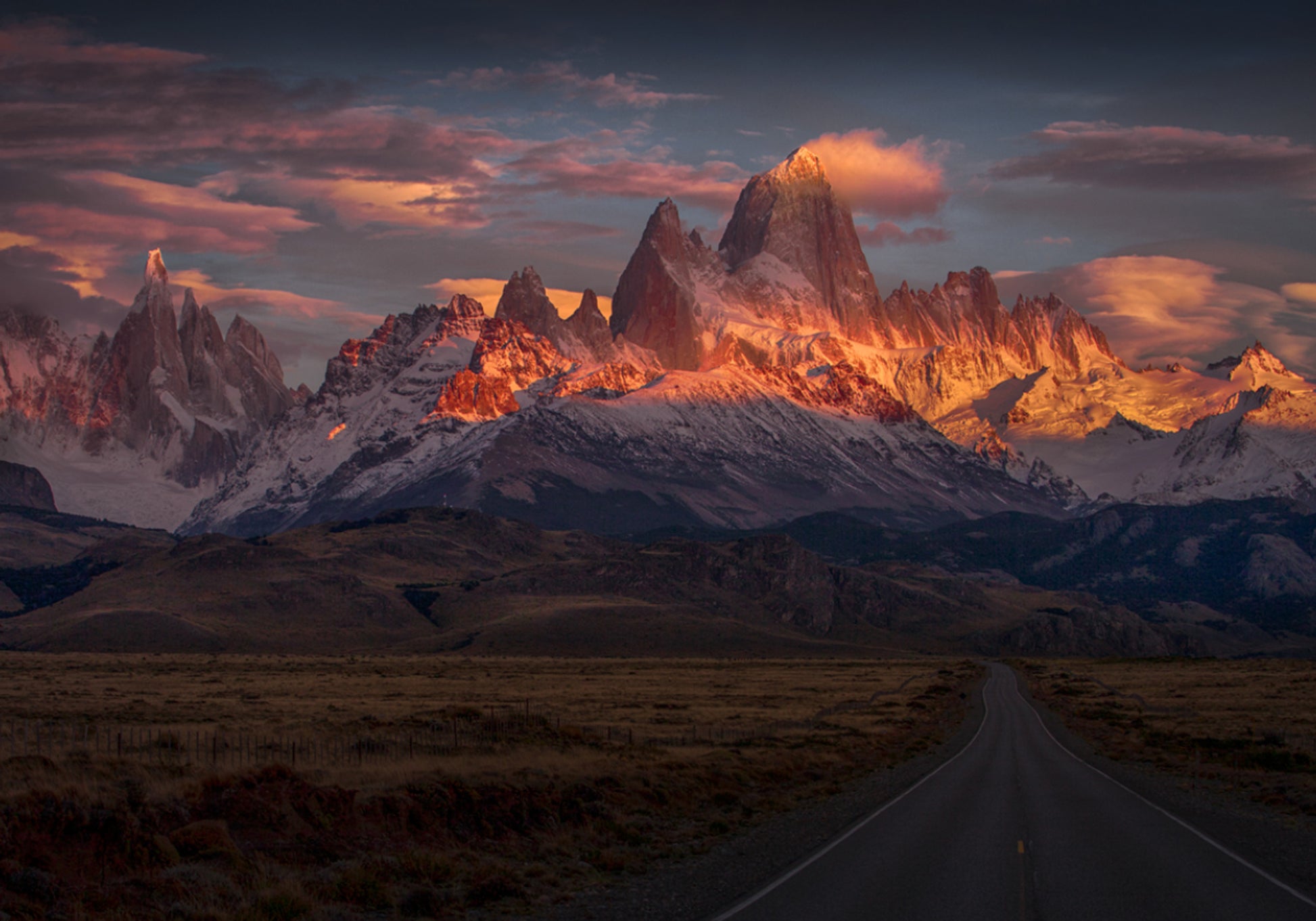 Kultaisen Patagonian auringonlasku