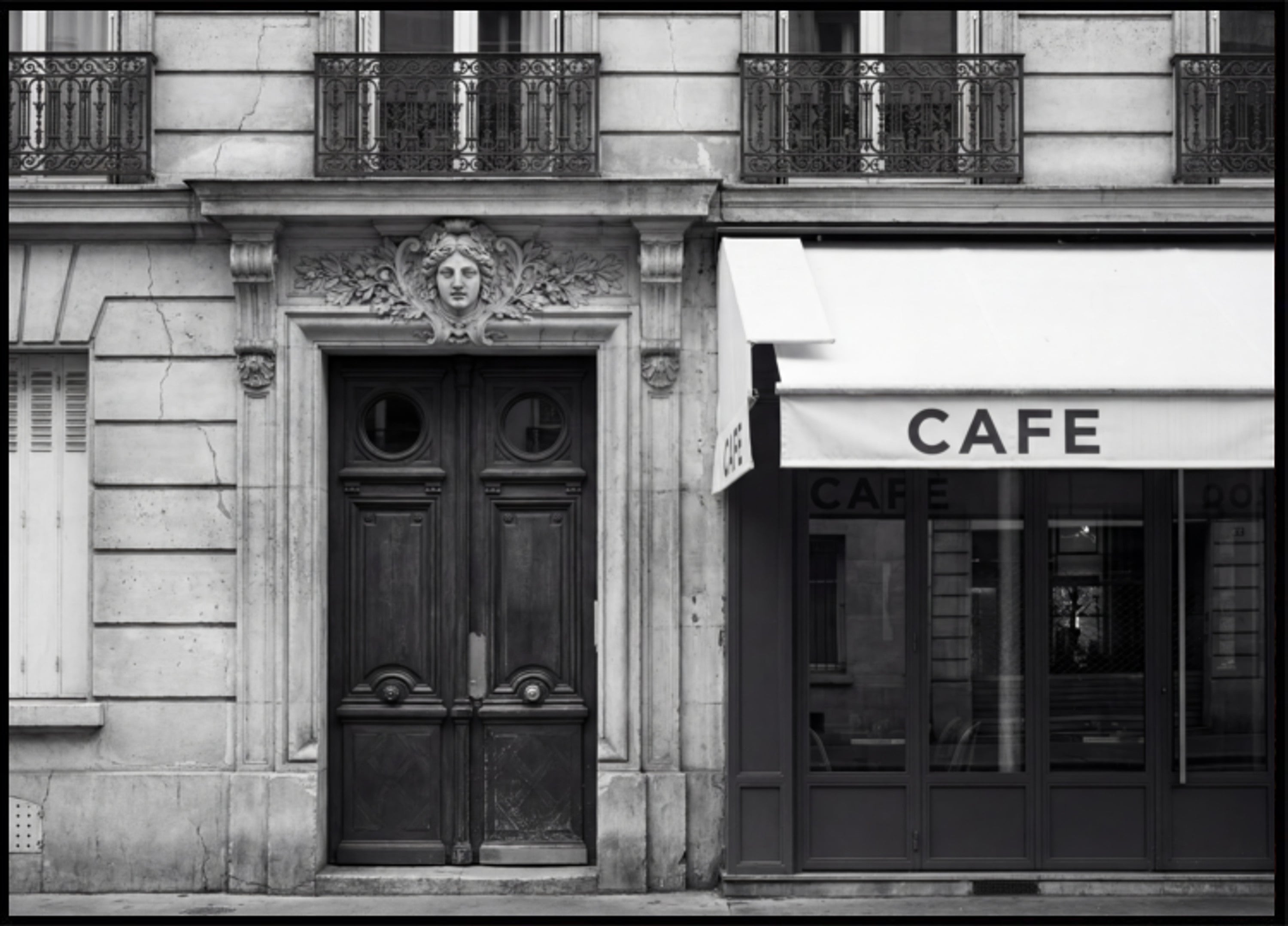 Parisian Cafe Julkisivu