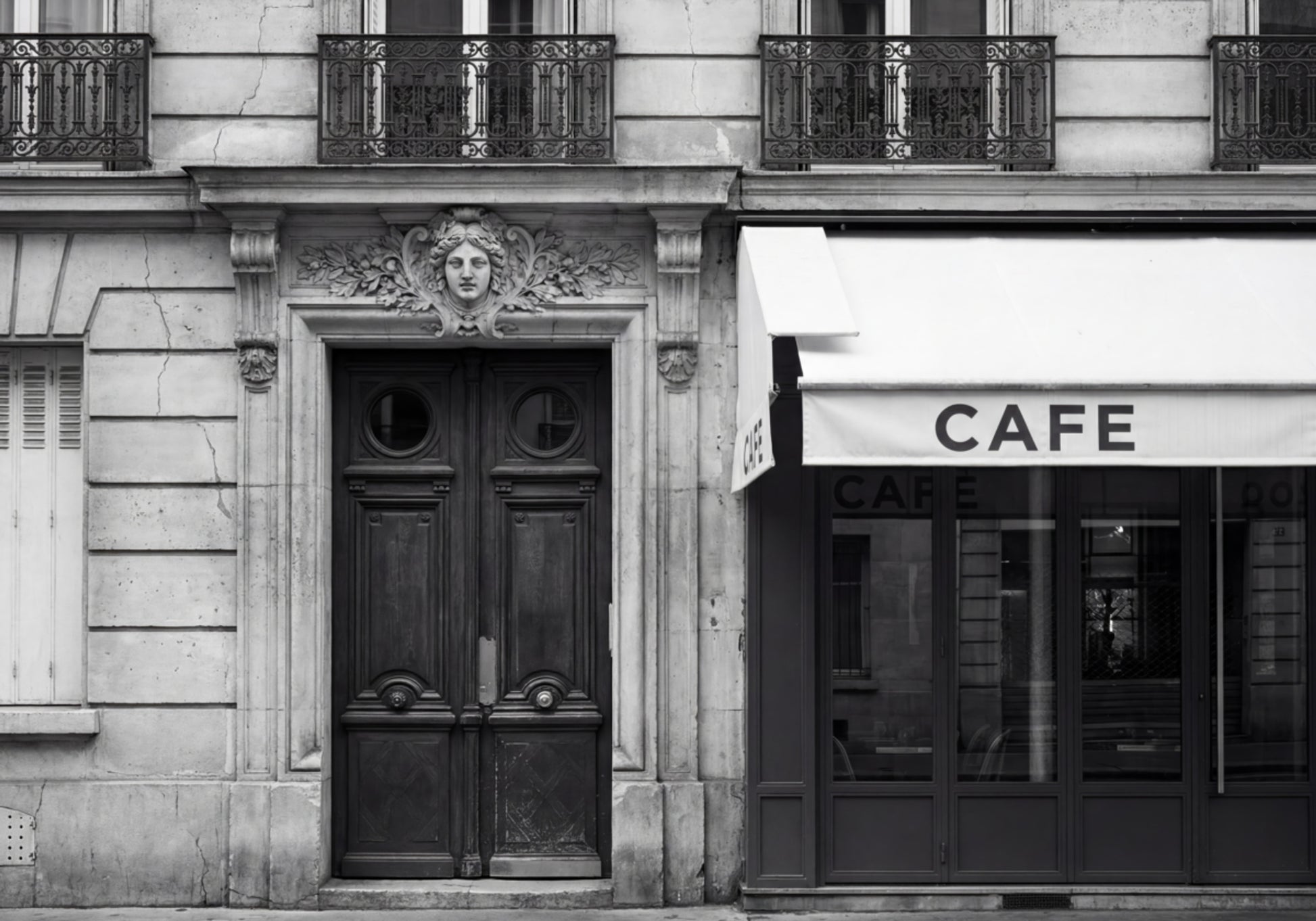 Parisian Cafe Julkisivu