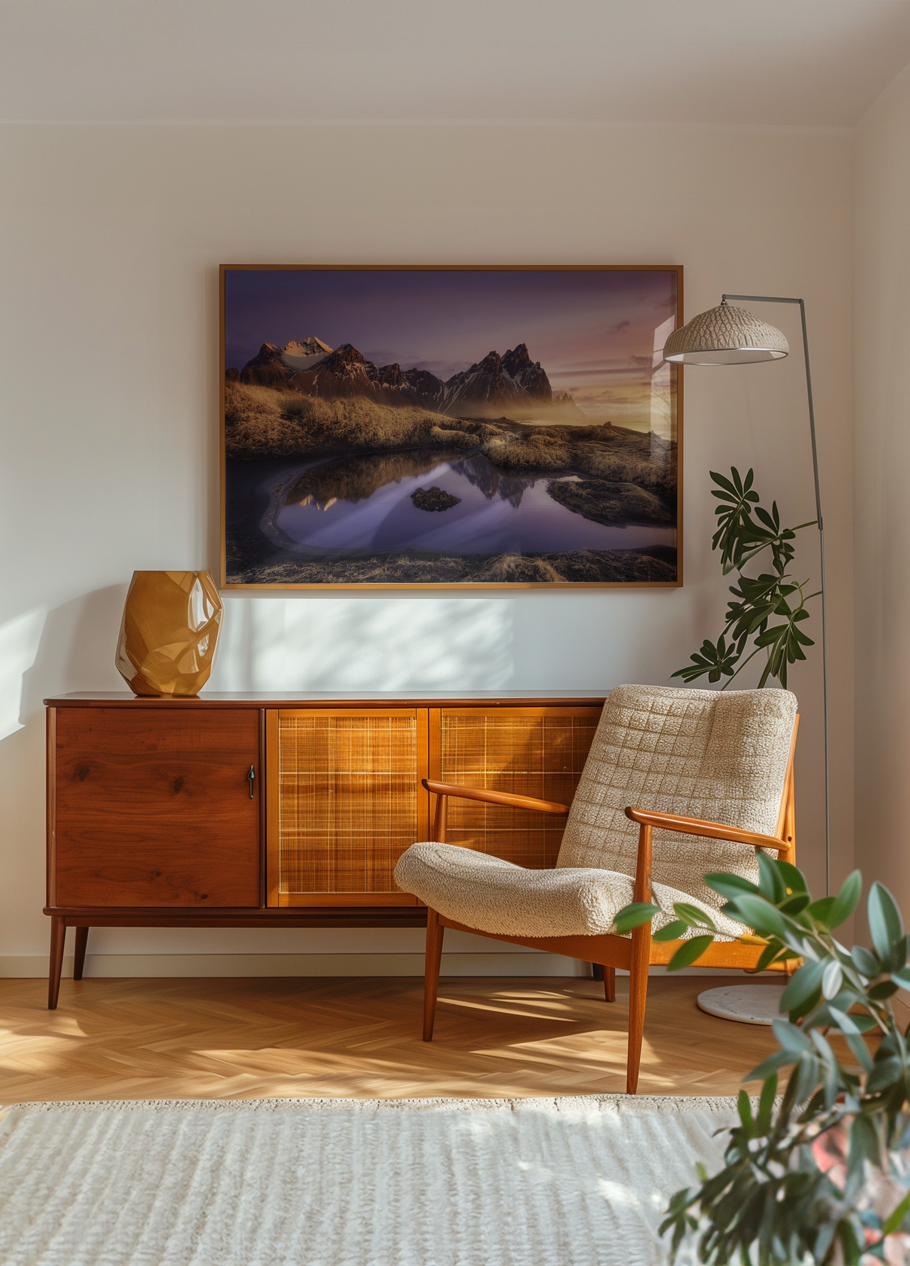 Heijastunut vuoren auringonlasku