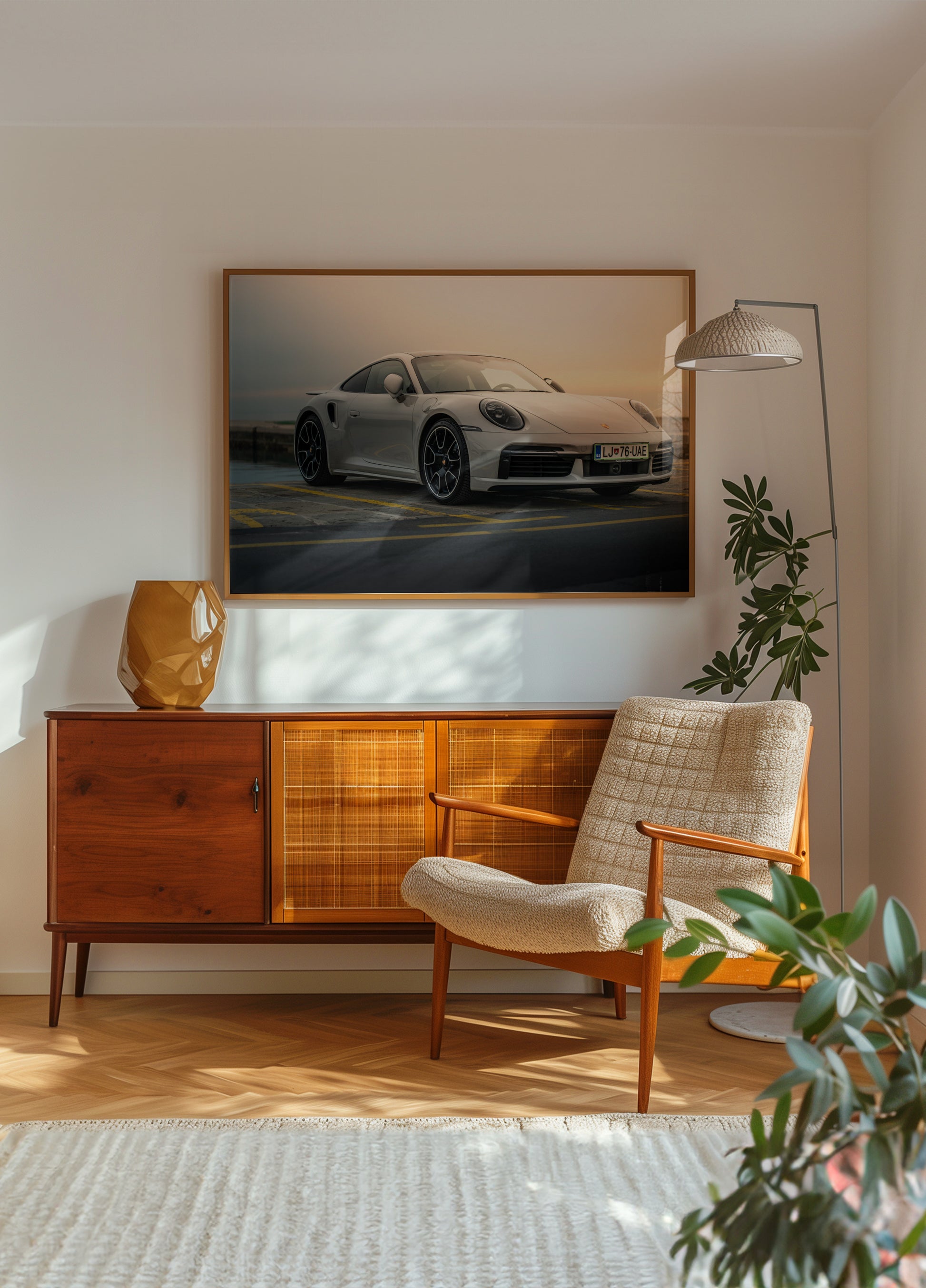 Moderni urheiluauto auringonlasku