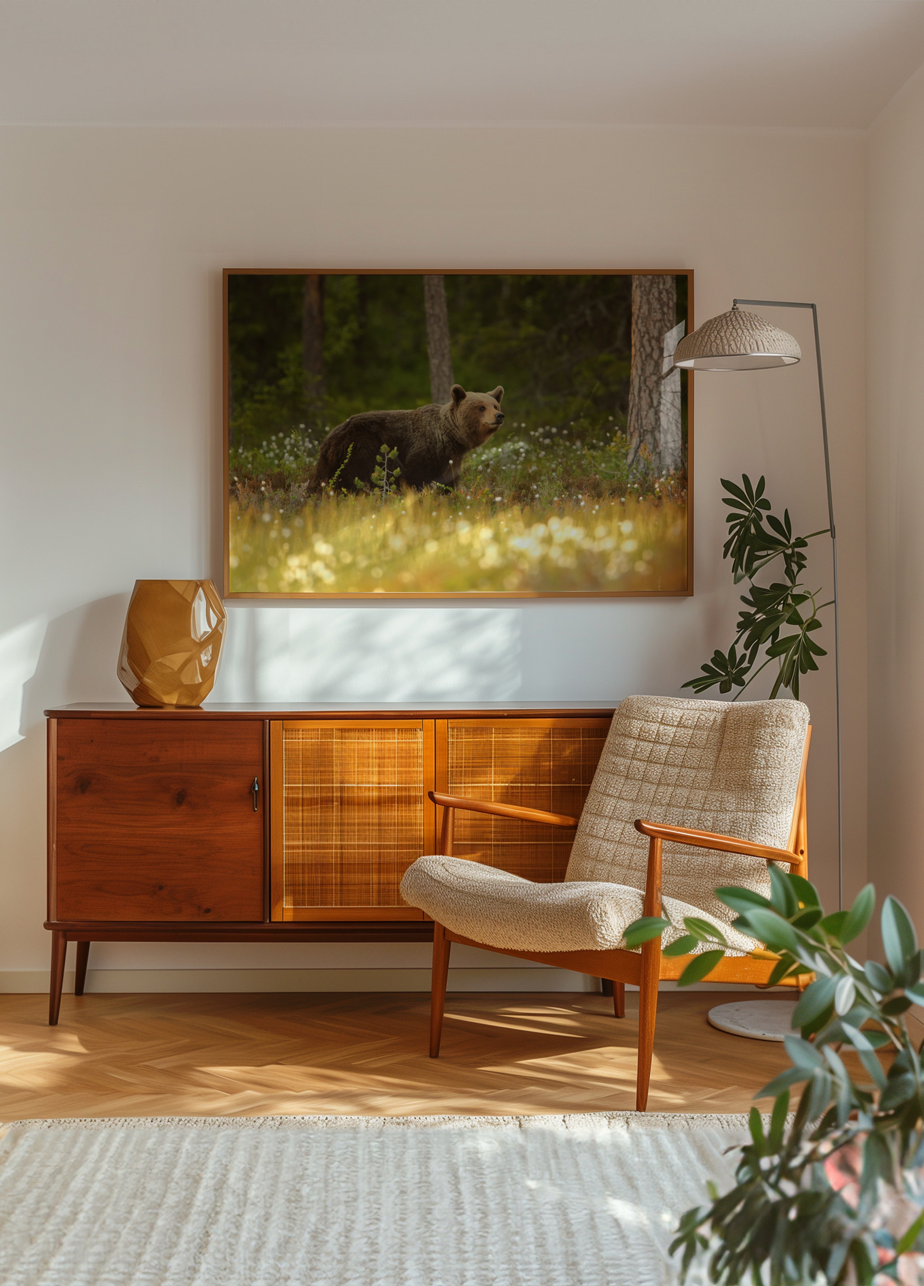 Ruskea karhu metsässä