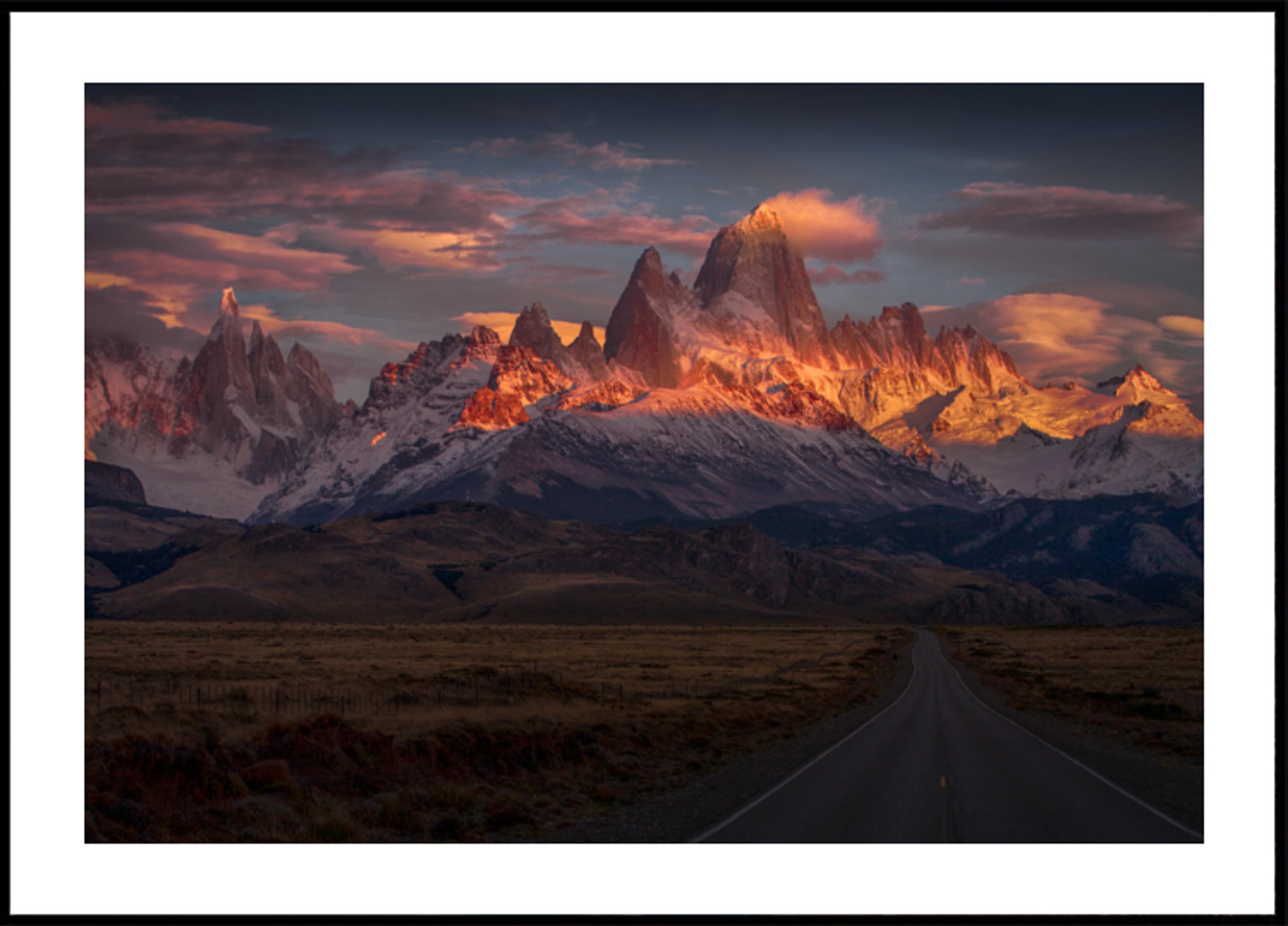 Kultaisen Patagonian auringonlasku